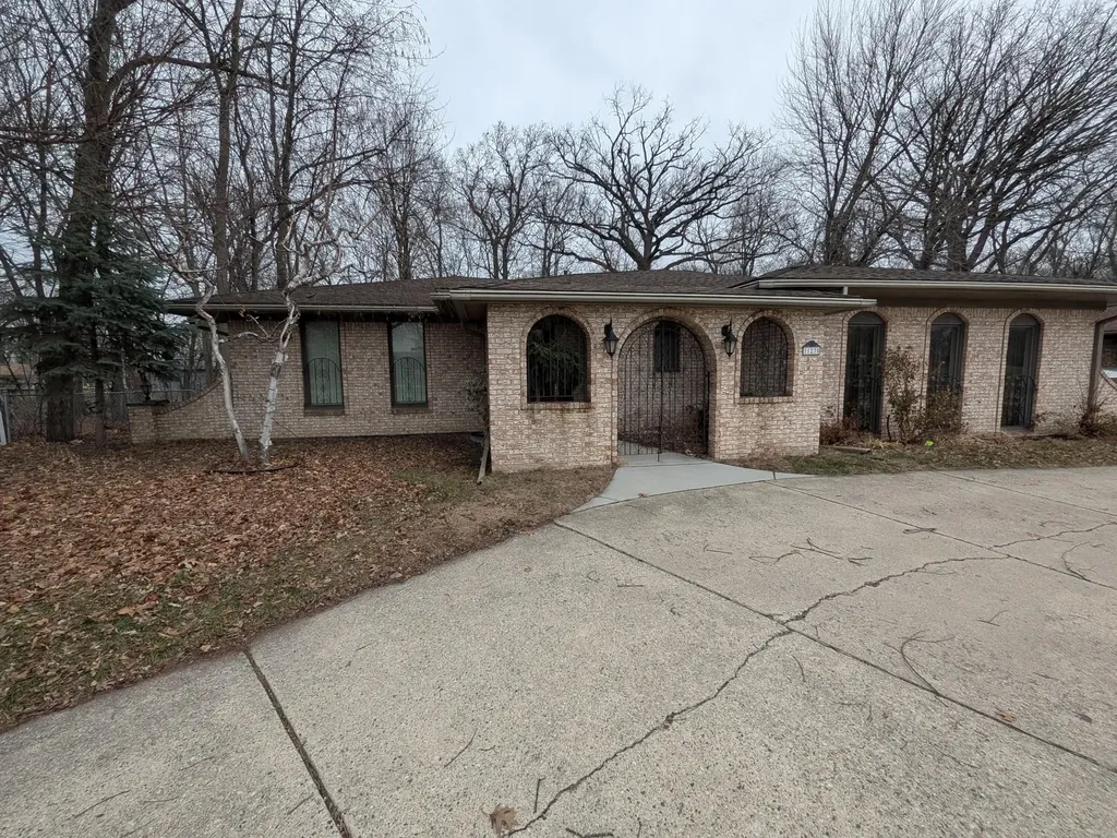 11235 Common Road Unknown City MI 48093