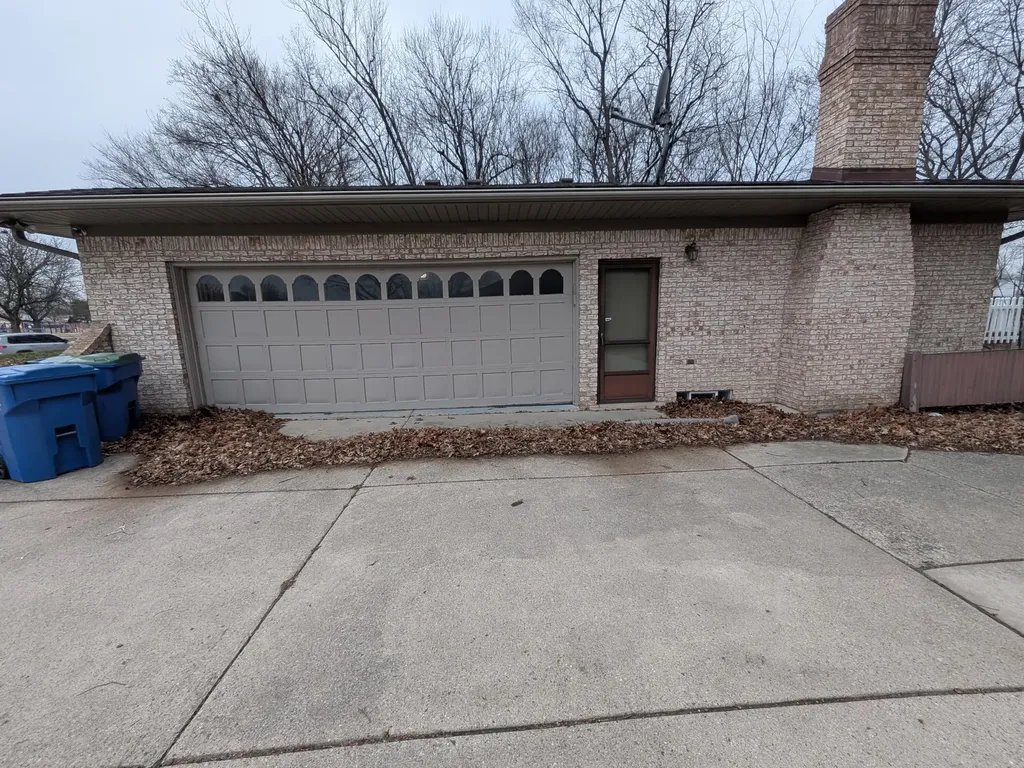 11235 Common Road Unknown City MI 48093