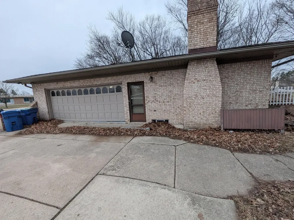 11235 Common Road Unknown City MI 48093