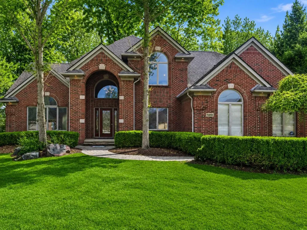 52018 Loon Court Shelby Charter Township MI 48315