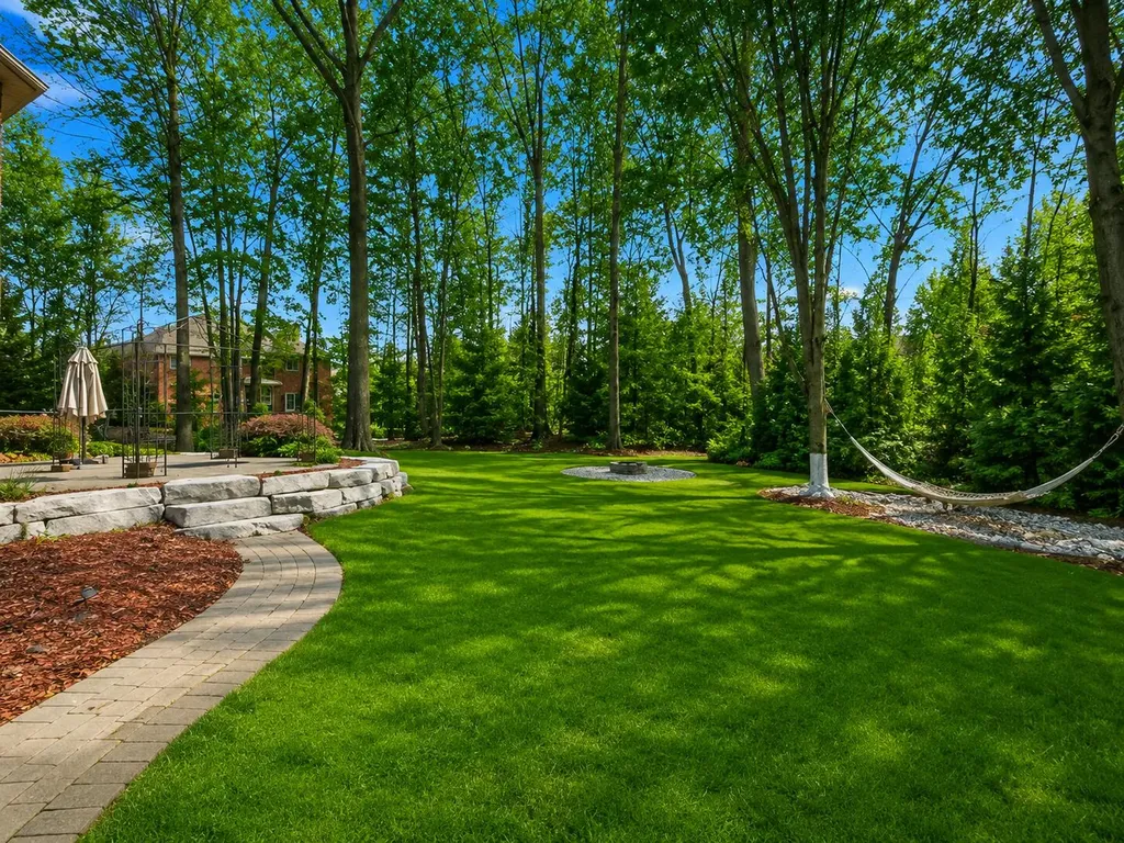 52018 Loon Court Shelby Charter Township MI 48315
