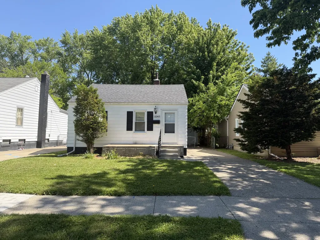 18949 Washtenaw Street Harper Woods City MI 48225