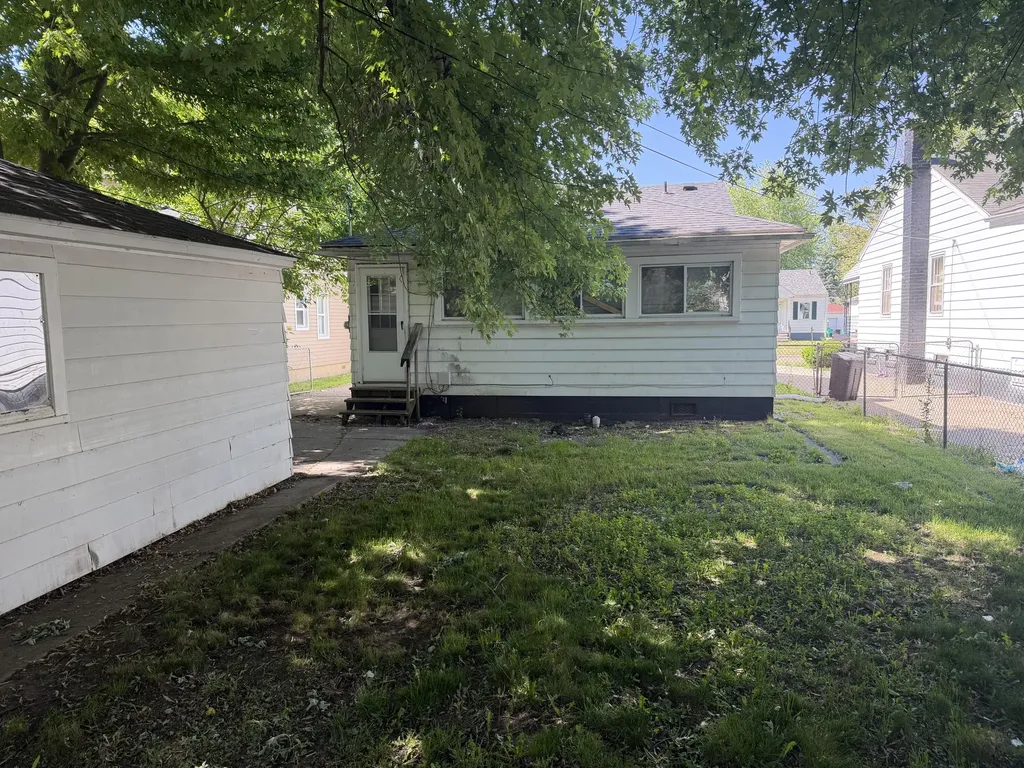 18949 Washtenaw Street Harper Woods City MI 48225