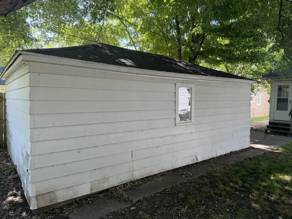 18949 Washtenaw Street Harper Woods City MI 48225