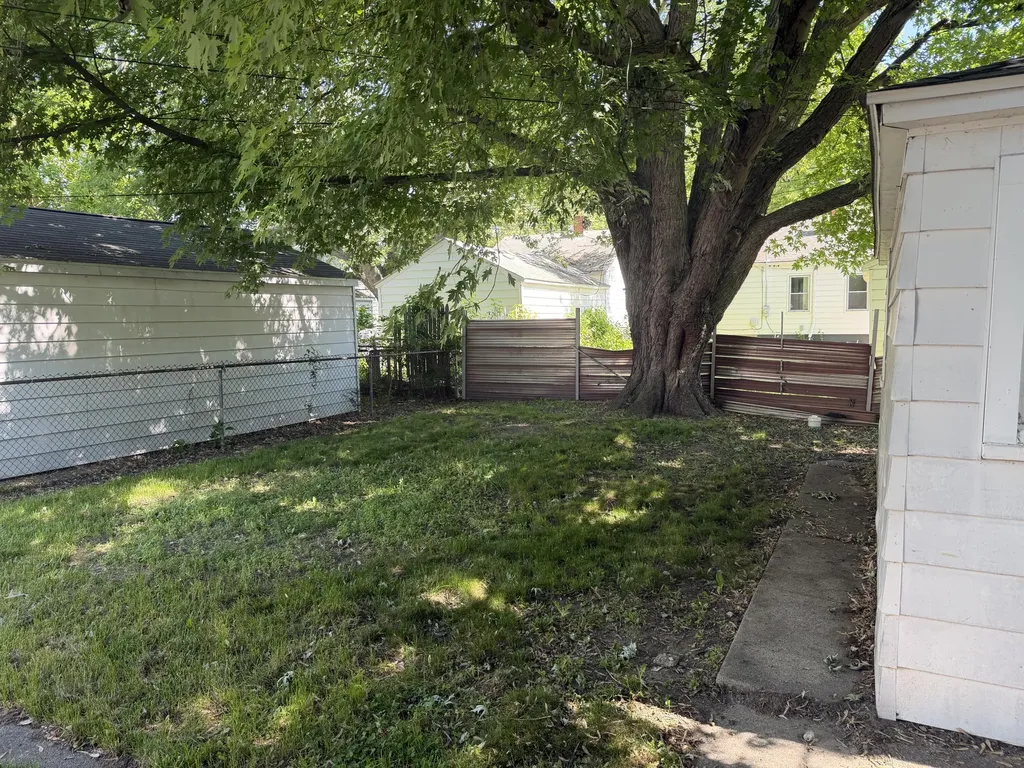 18949 Washtenaw Street Harper Woods City MI 48225