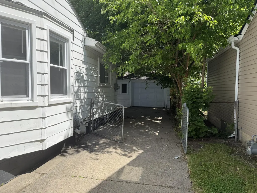 18949 Washtenaw Street Harper Woods City MI 48225