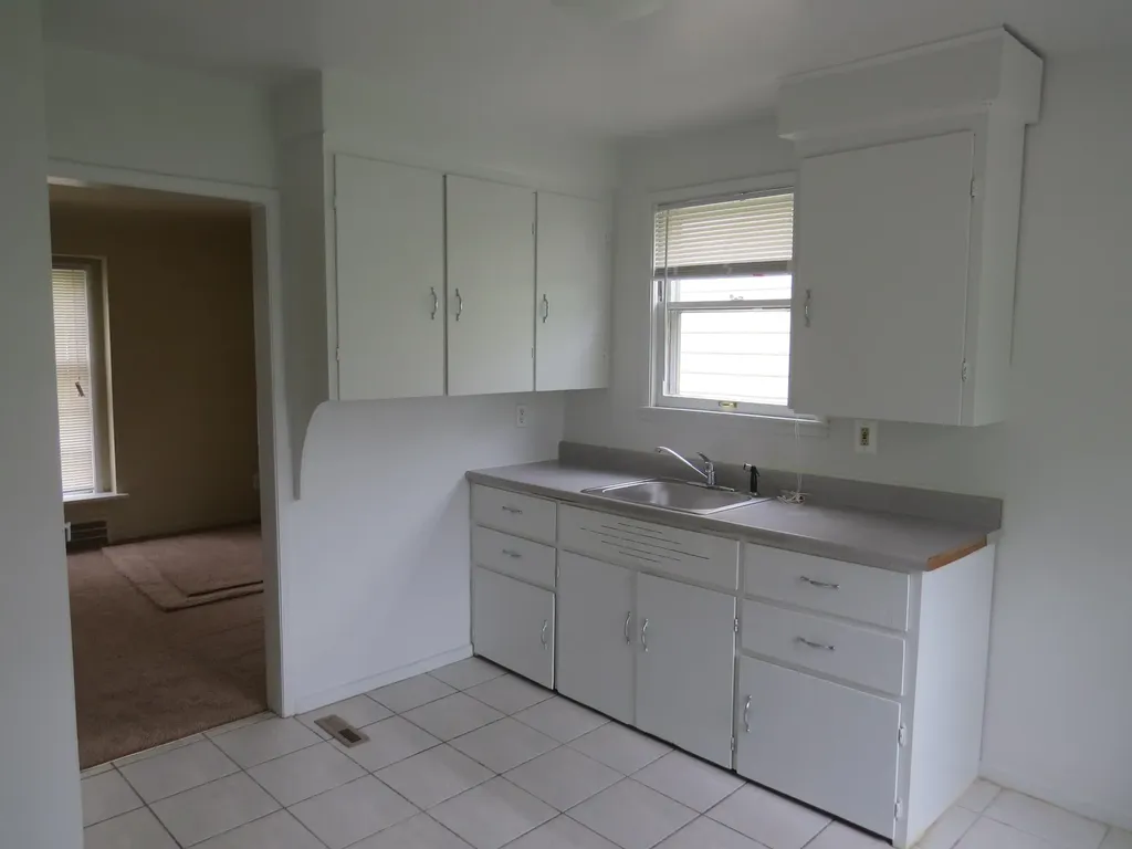 17538 Matthews Street Riverview City MI 48193
