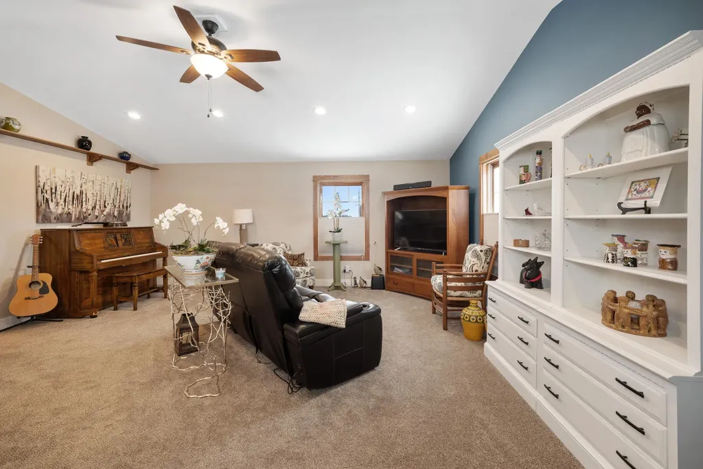 6163 N Meridian Road Edenville Township MI 48628