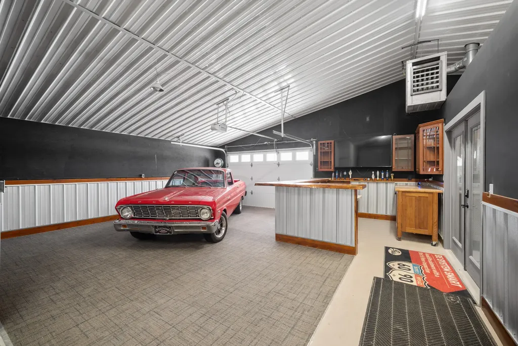 6163 N Meridian Road Edenville Township MI 48628