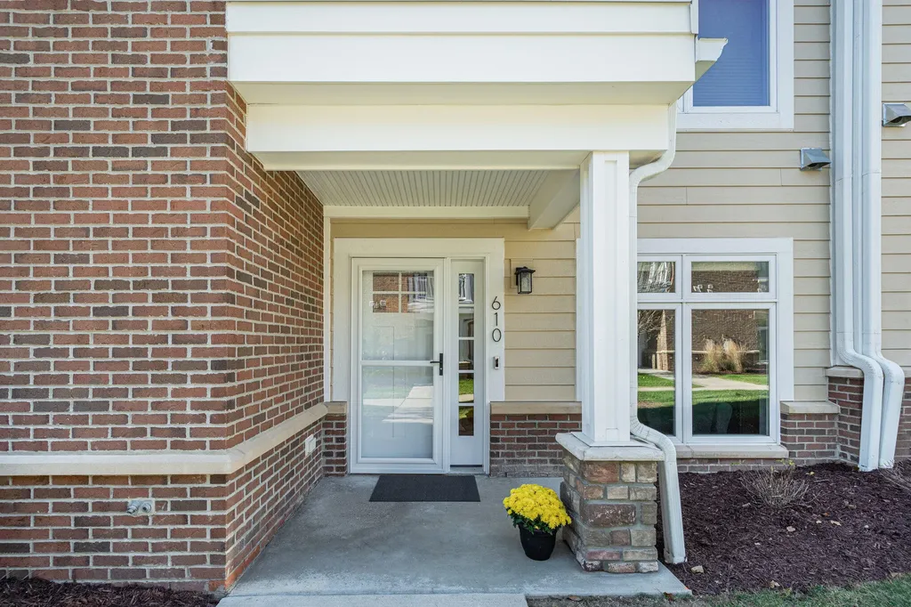 631 Woodland Drive Dexter City MI 48130