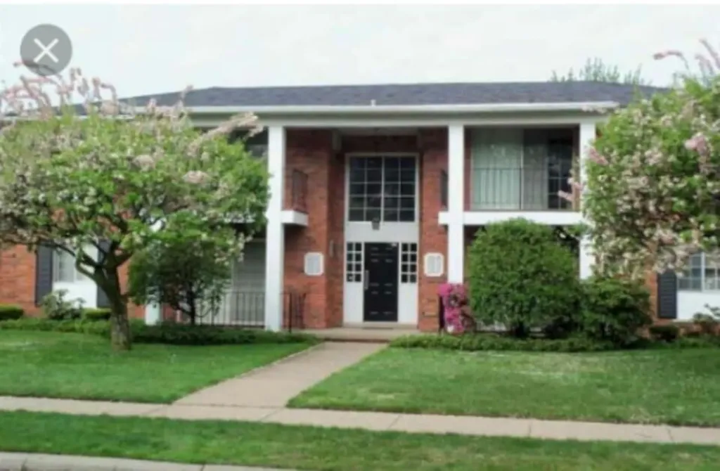 22039 E 11 Mile Road St. Clair Shores City MI 48081