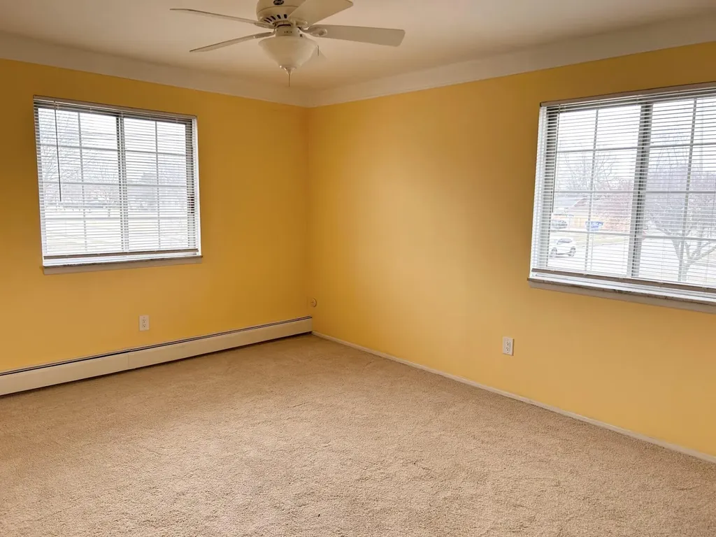 22039 E 11 Mile Road St. Clair Shores City MI 48081