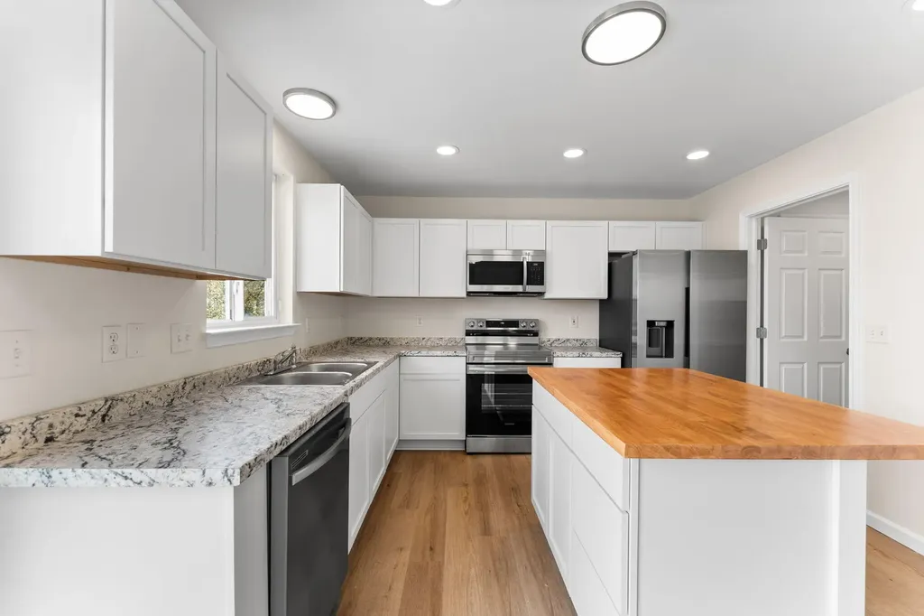 6285 Maplehurst Drive Ypsilanti Charter Township MI 48197