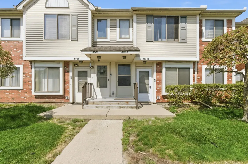 30813 Hidden Pines Lane Roseville City MI 48066