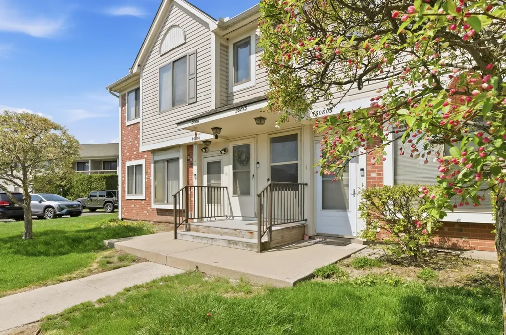 30813 Hidden Pines Lane Roseville City MI 48066