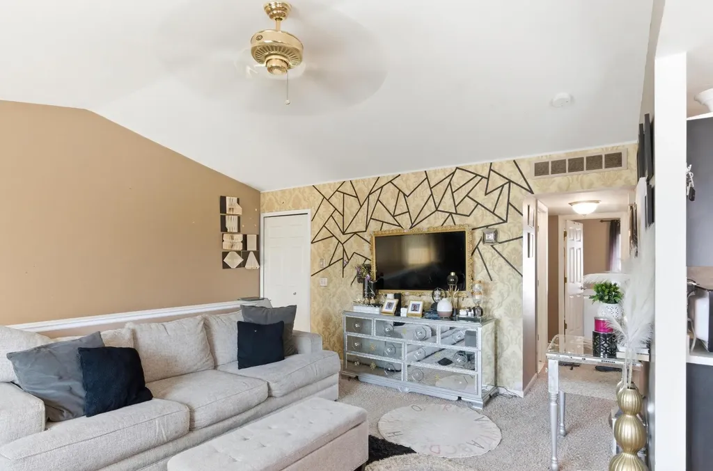 30813 Hidden Pines Lane Roseville City MI 48066