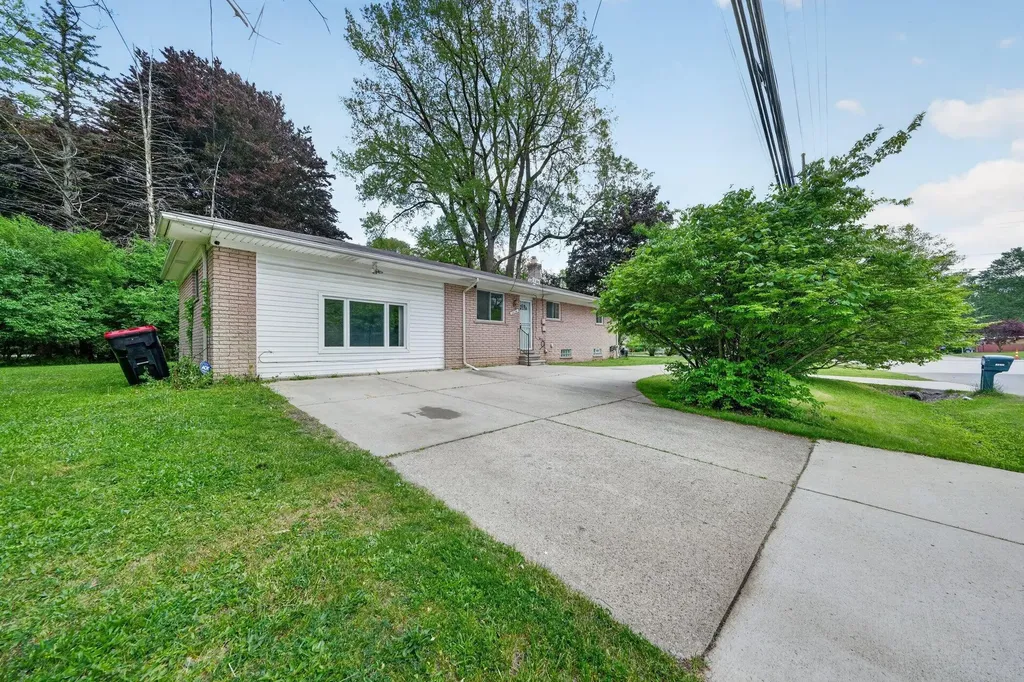 23100 Mapleridge Drive Southfield City MI 48075