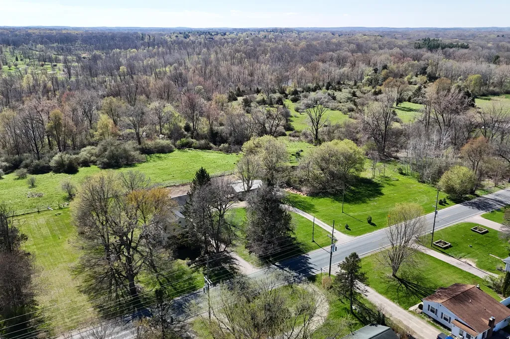 8415 Huron River Drive Webster Township MI 48130
