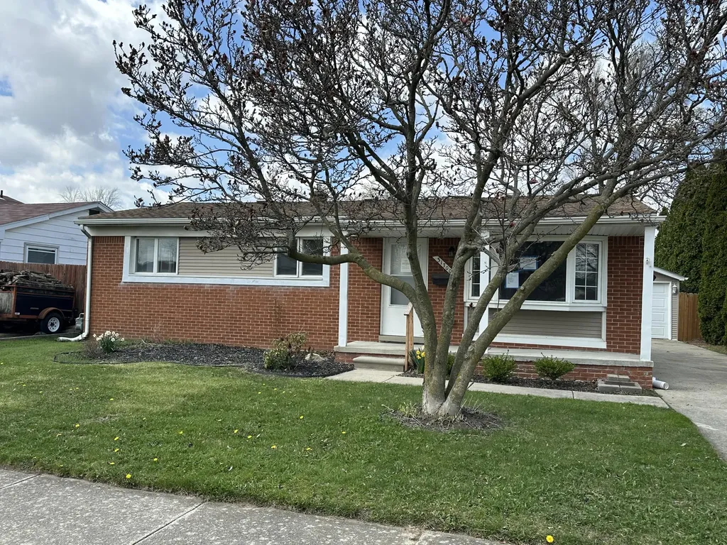 31700 Lafler Rockwood City MI 48173