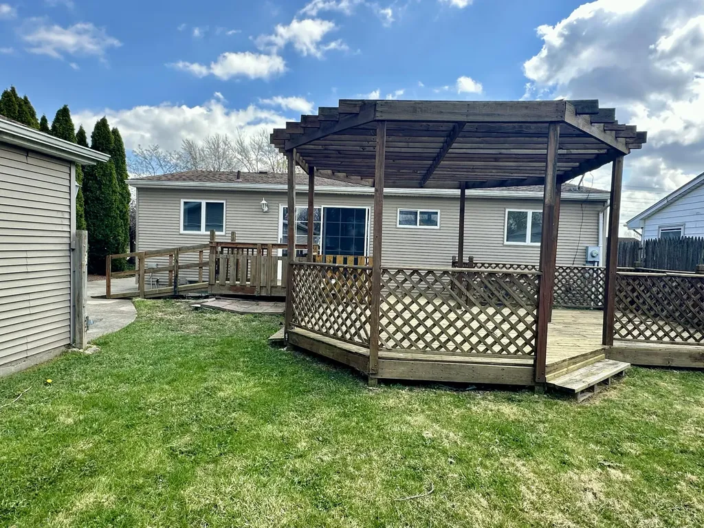 31700 Lafler Rockwood City MI 48173