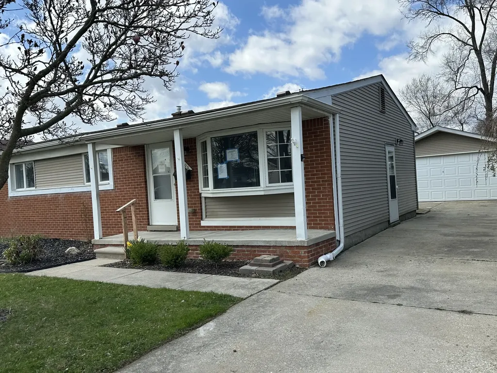 31700 Lafler Rockwood City MI 48173