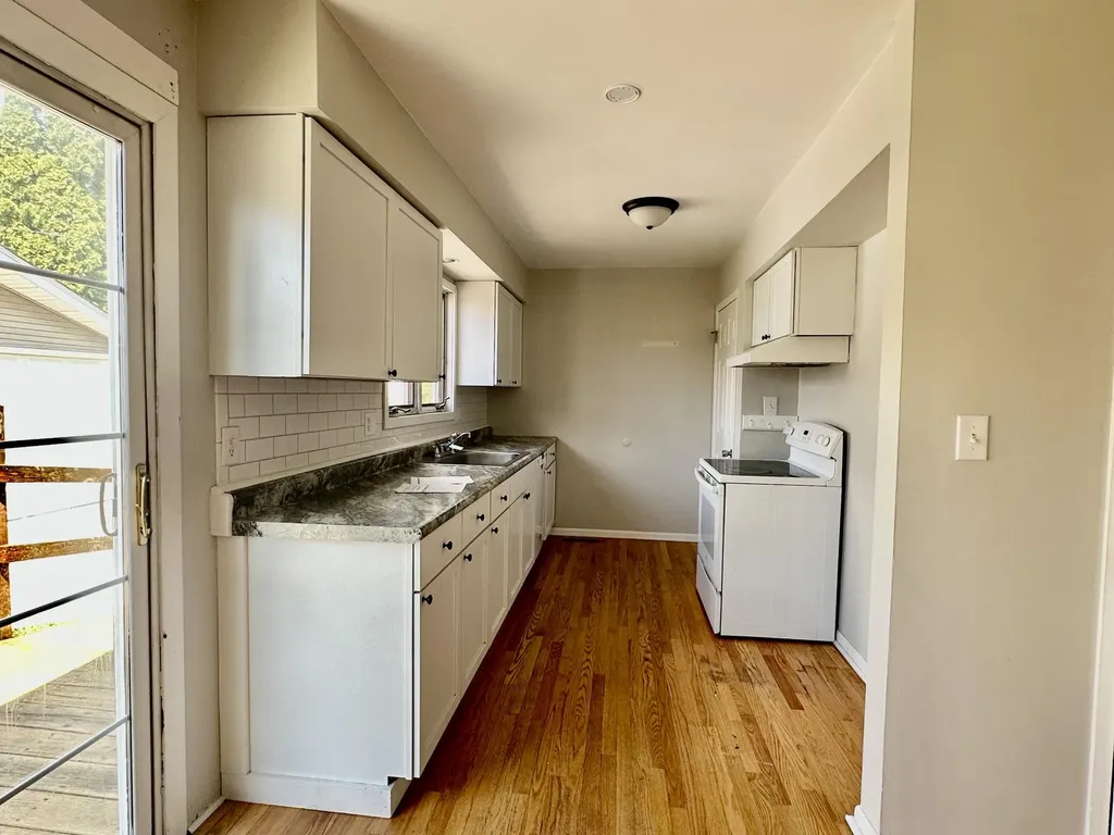 31700 Lafler Rockwood City MI 48173