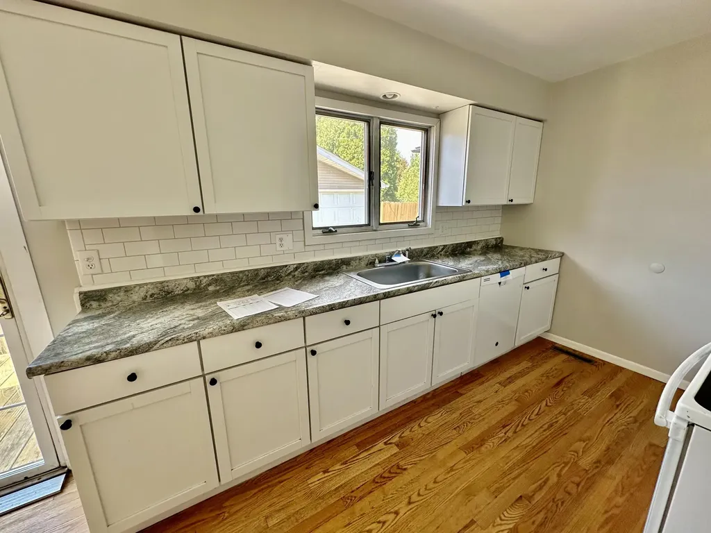 31700 Lafler Rockwood City MI 48173