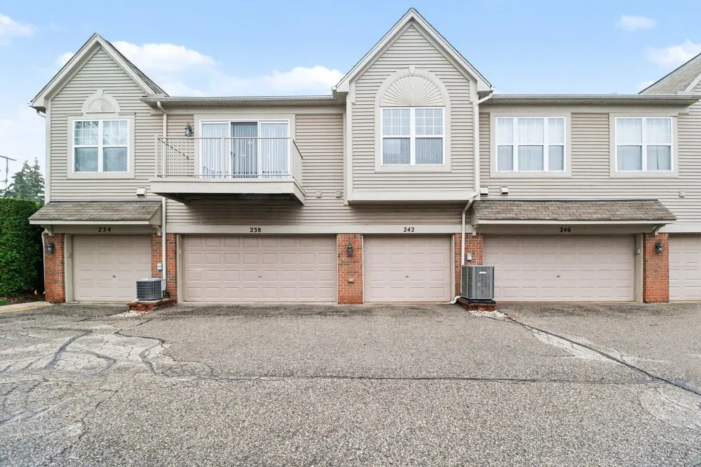 242 N Wixom Road Wixom City MI 48393