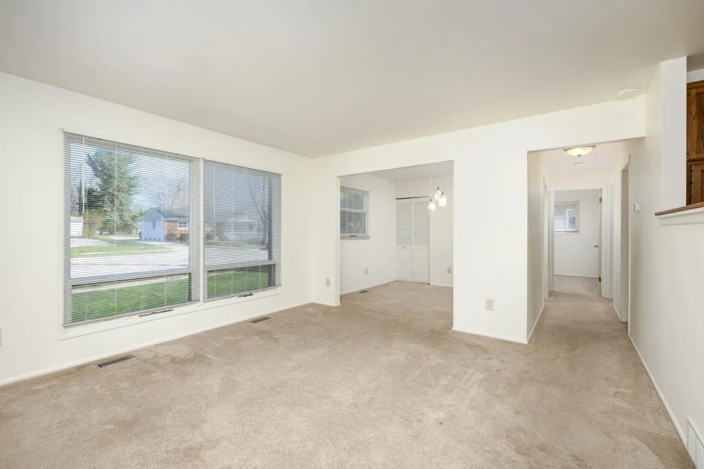 350 Hollywood Drive Saline City MI 48176