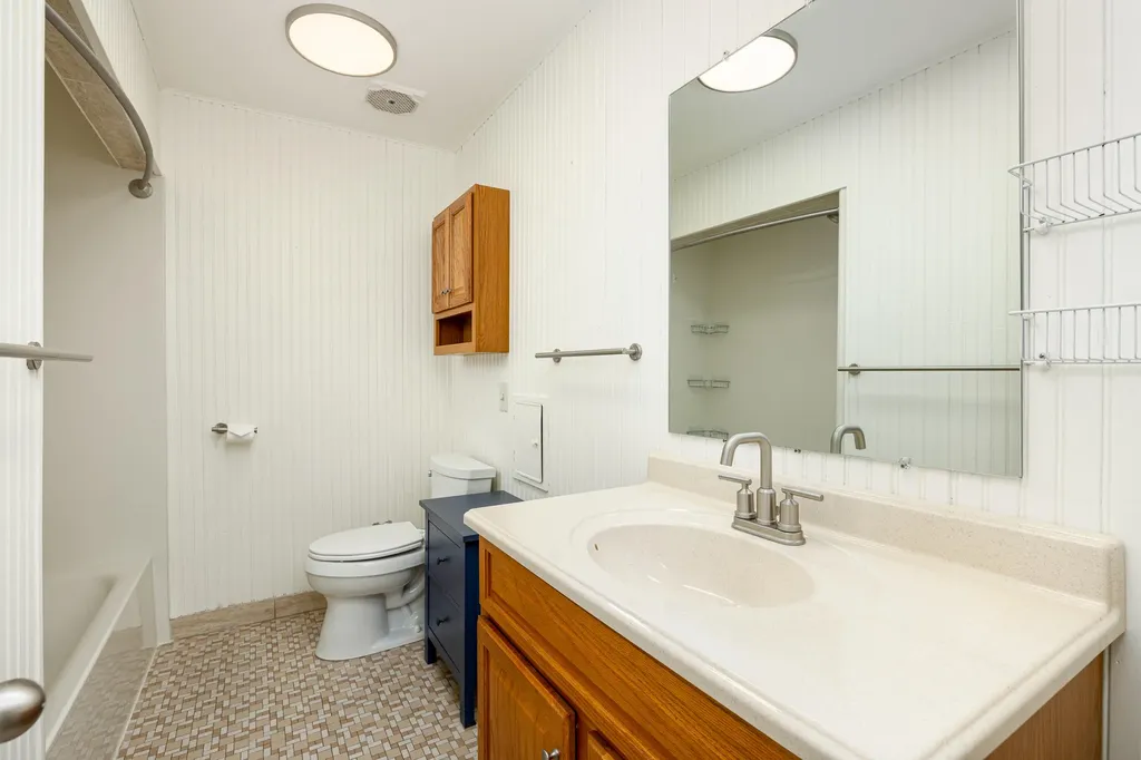 350 Hollywood Drive Saline City MI 48176