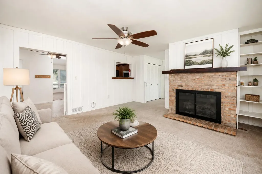 350 Hollywood Drive Saline City MI 48176