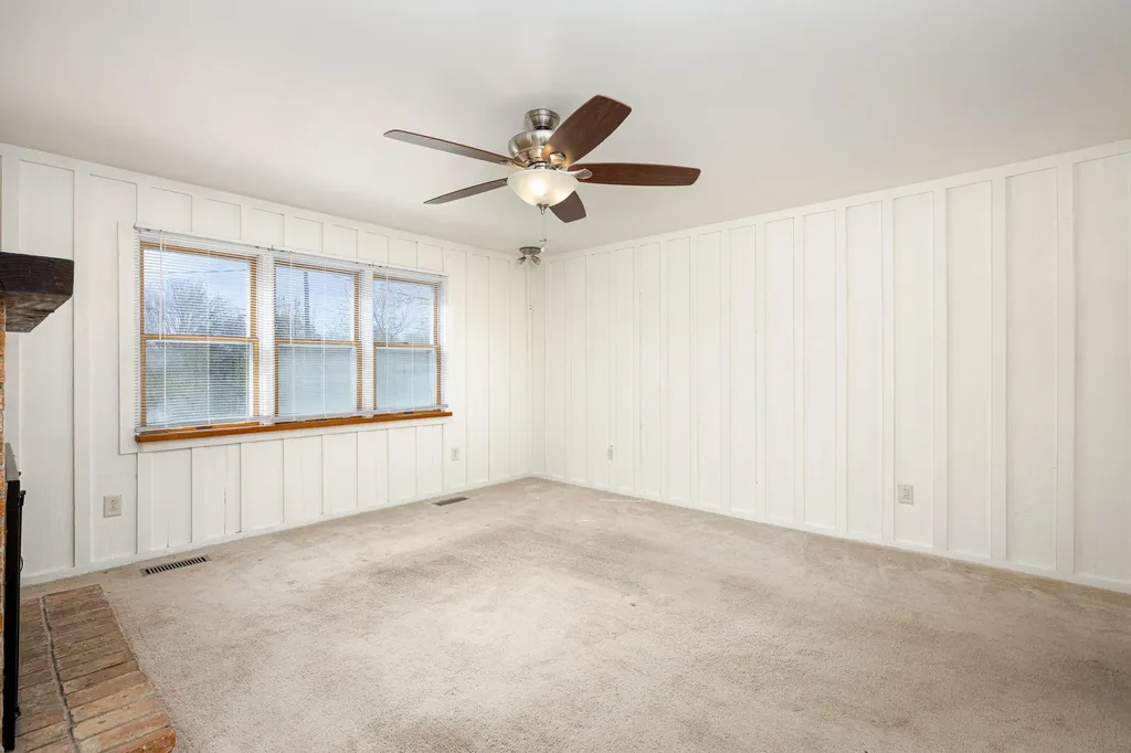 350 Hollywood Drive Saline City MI 48176