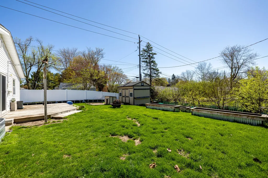 350 Hollywood Drive Saline City MI 48176