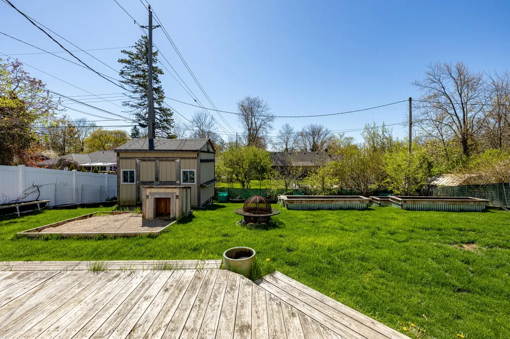 350 Hollywood Drive Saline City MI 48176