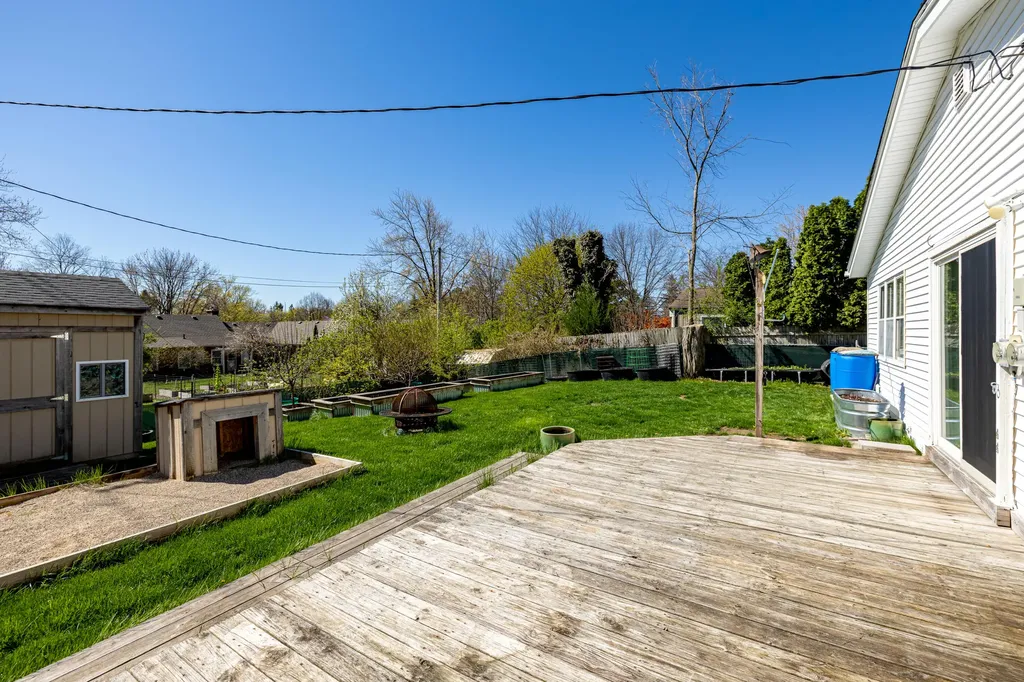 350 Hollywood Drive Saline City MI 48176