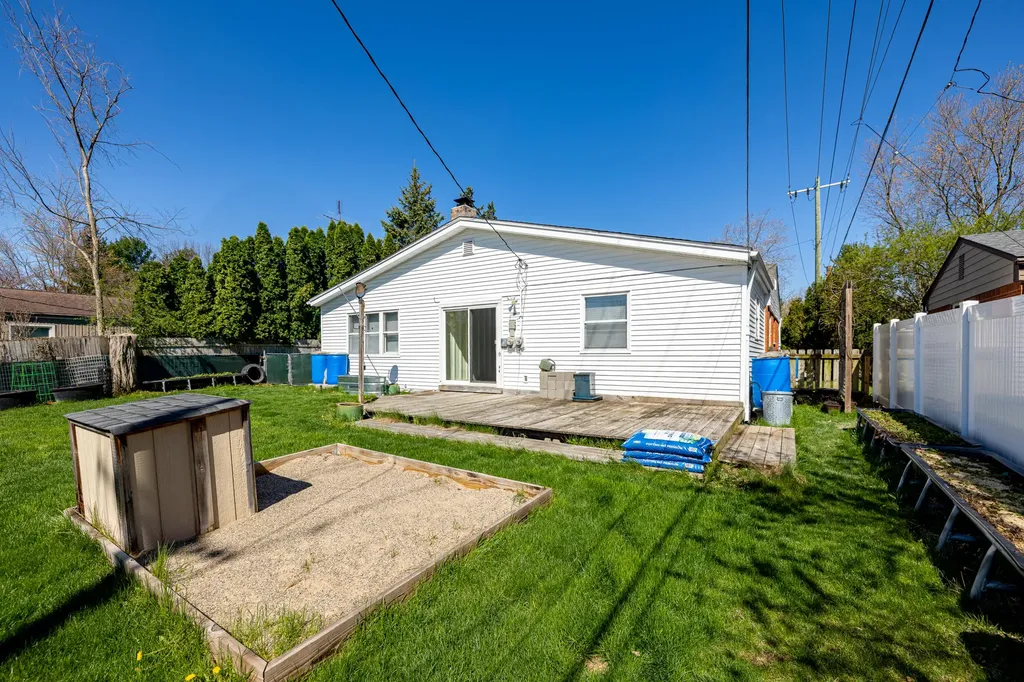 350 Hollywood Drive Saline City MI 48176
