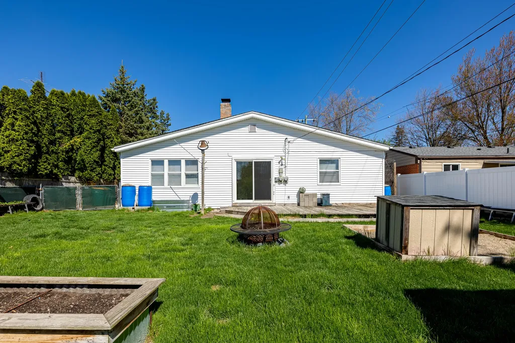 350 Hollywood Drive Saline City MI 48176