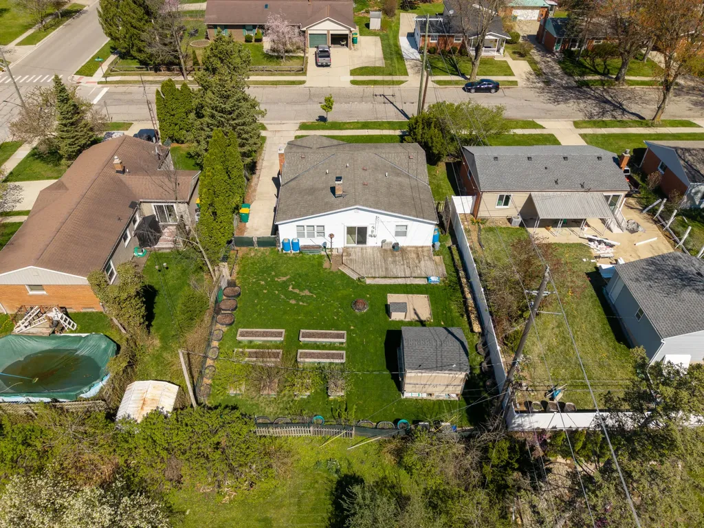 350 Hollywood Drive Saline City MI 48176