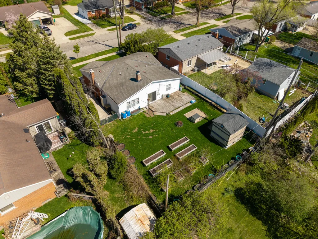 350 Hollywood Drive Saline City MI 48176