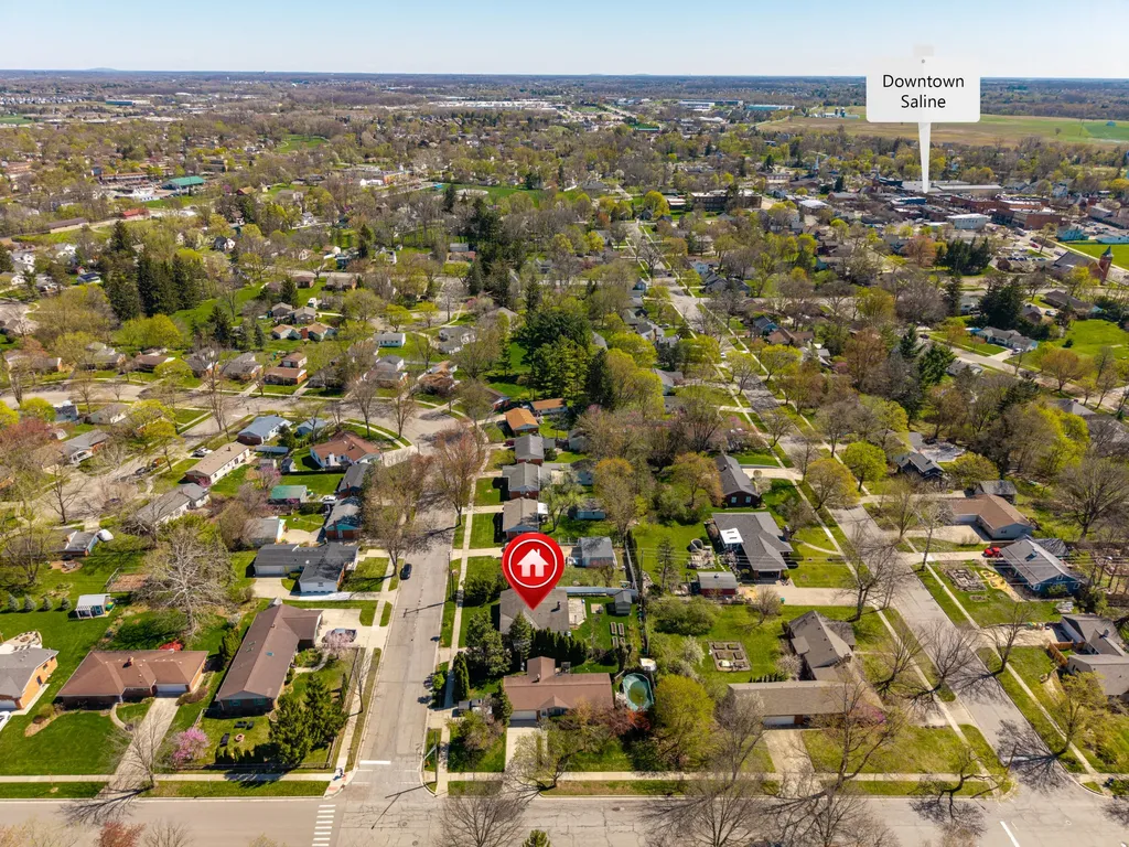 350 Hollywood Drive Saline City MI 48176