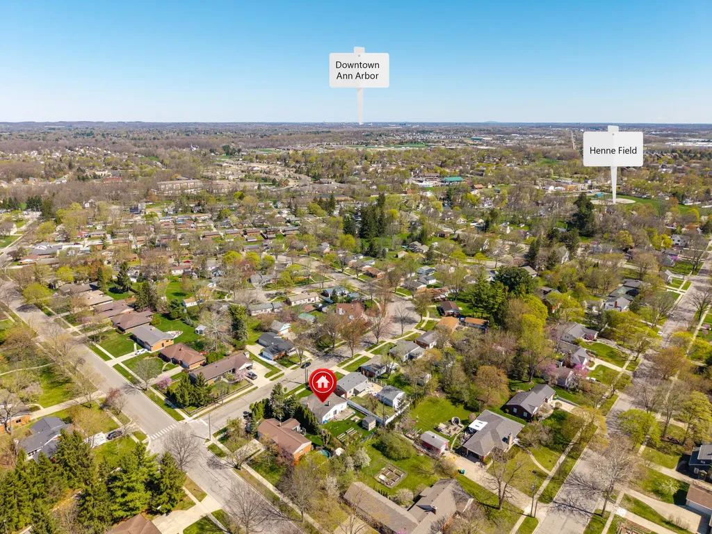 350 Hollywood Drive Saline City MI 48176