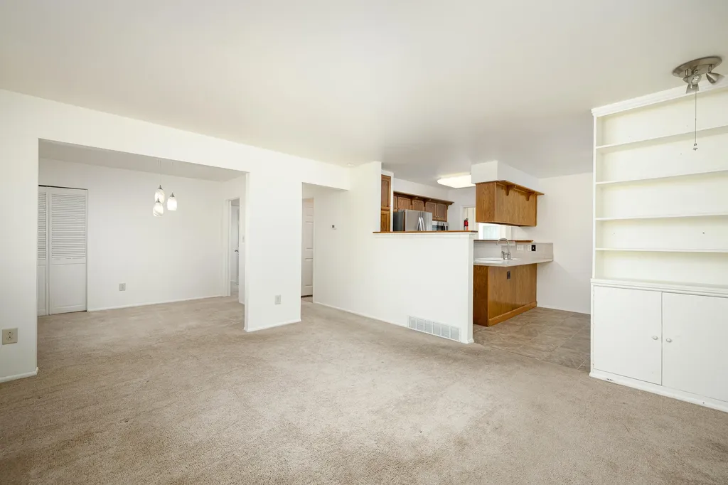 350 Hollywood Drive Saline City MI 48176
