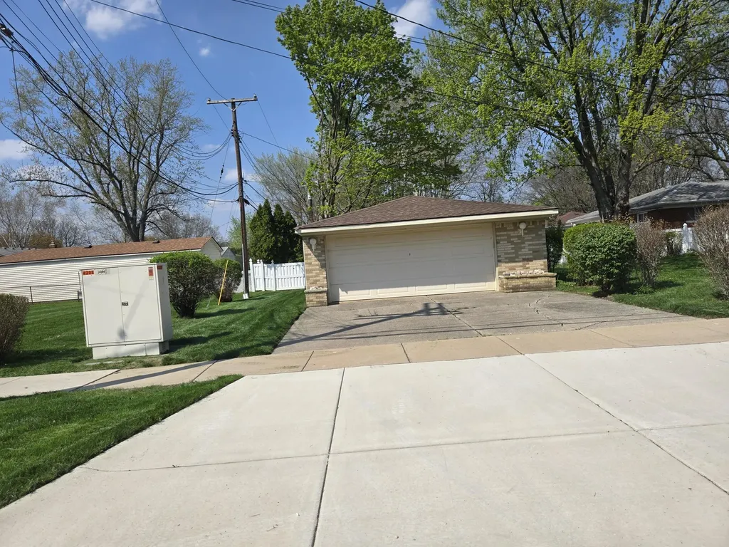4203 Manor Avenue Royal Oak City MI 48073