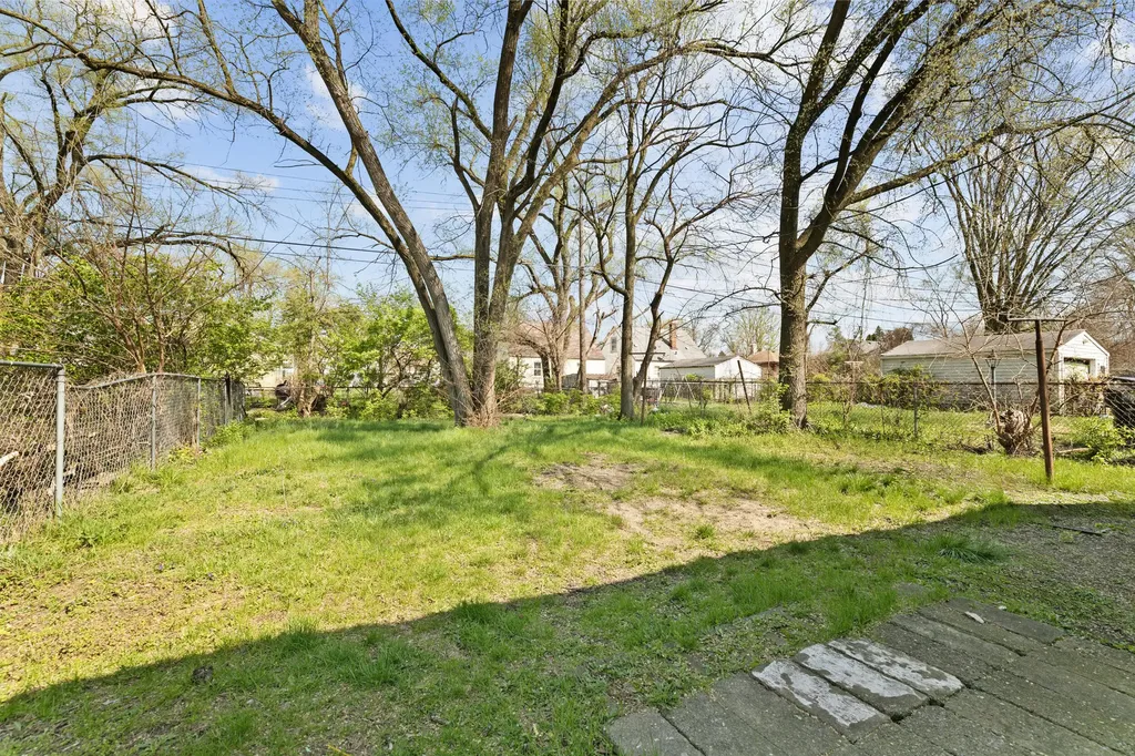 19990 Pinehurst Street Detroit City MI 48221