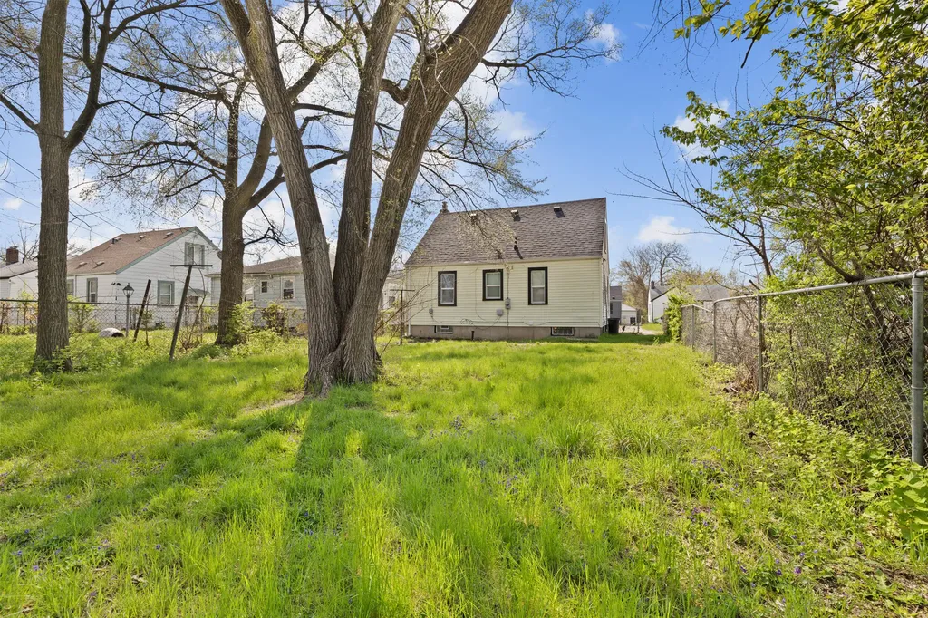 19990 Pinehurst Street Detroit City MI 48221
