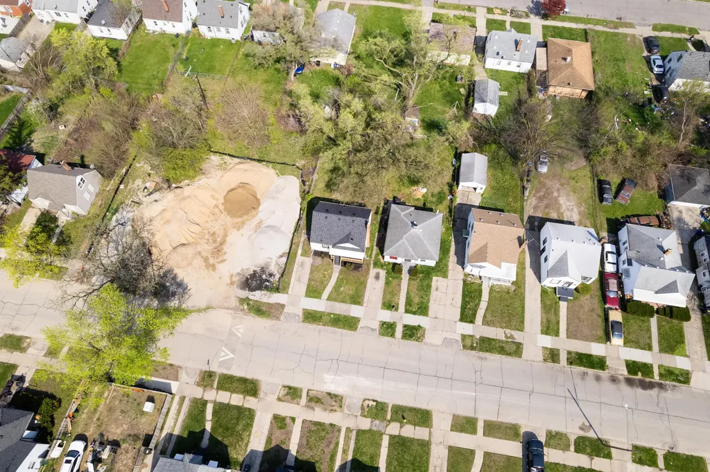 19990 Pinehurst Street Detroit City MI 48221