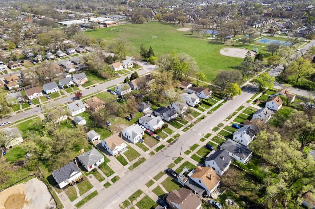 19990 Pinehurst Street Detroit City MI 48221