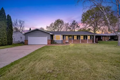 210 Chanticleer Trail Delta Charter Township MI 48917