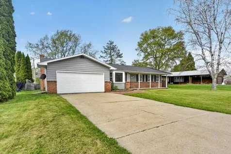 210 Chanticleer Trail Delta Charter Township MI 48917