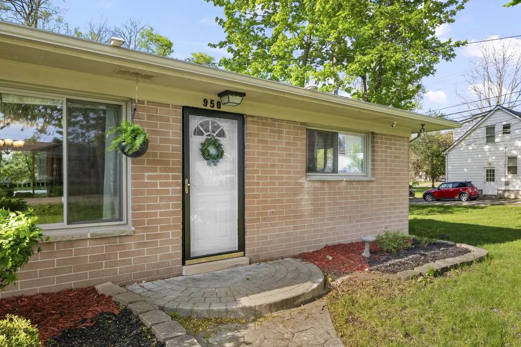 950 Gallaland Avenue Rochester Hills City MI 48307